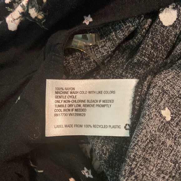 Xhilaration deep V-neck Floral romper, Medium black - Picture 7 of 7